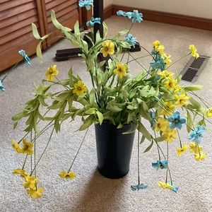 Flower vase with flowers